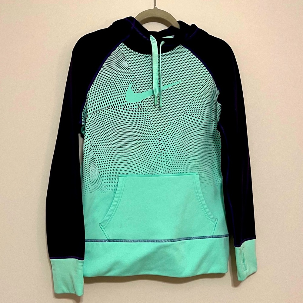Women’s Medium Nike Therma-Fit Hoodie*